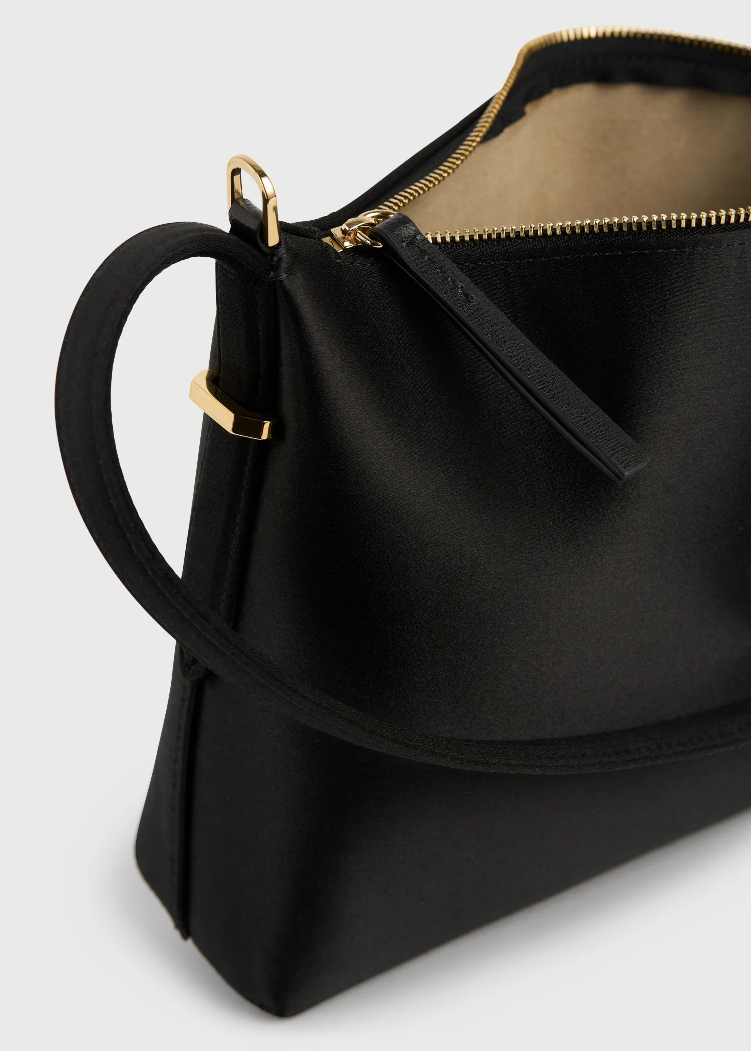 Bevel satin wristlet black - Image 7